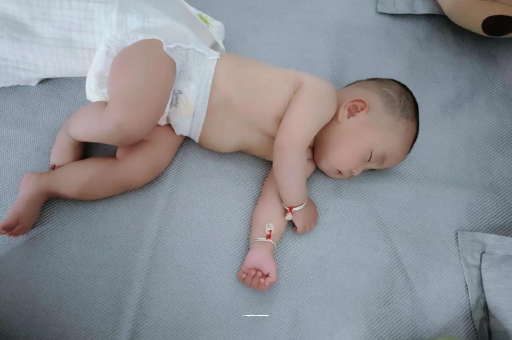 睢县两个月宝宝肚子胀气